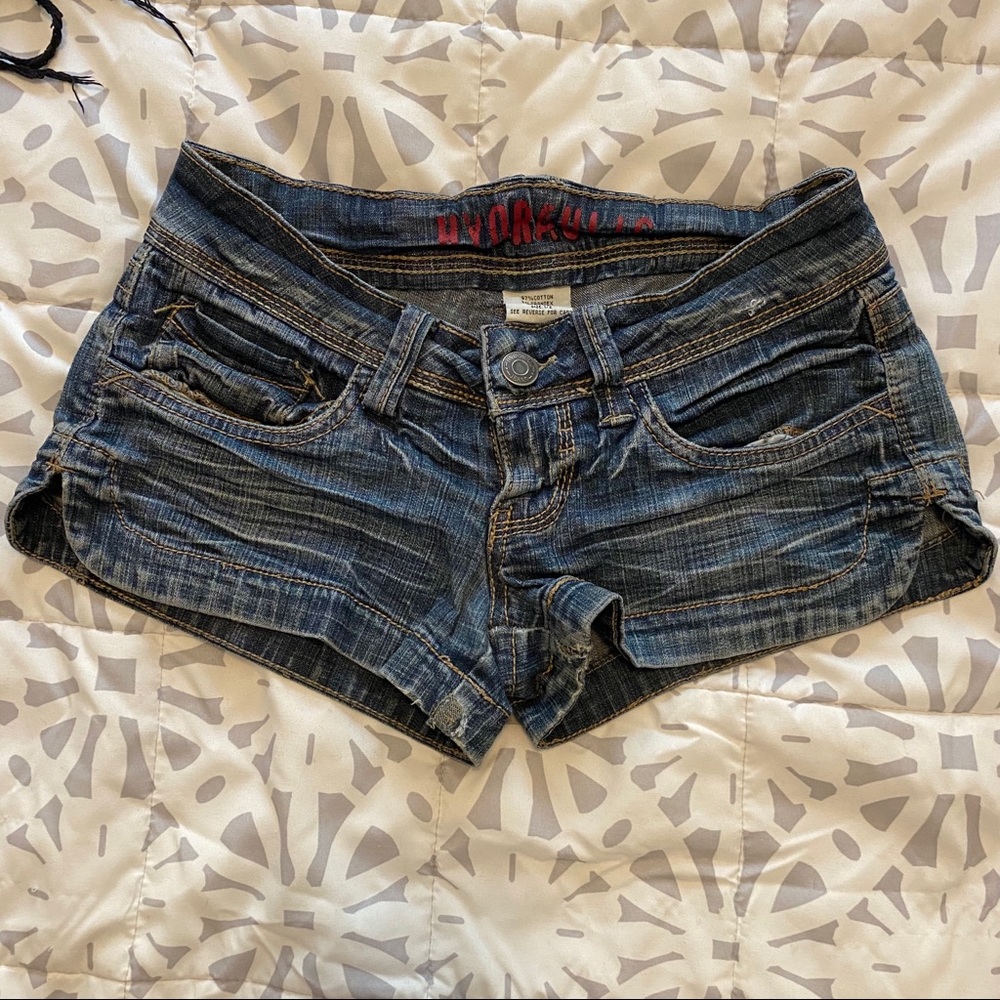 Cute denim shorts!